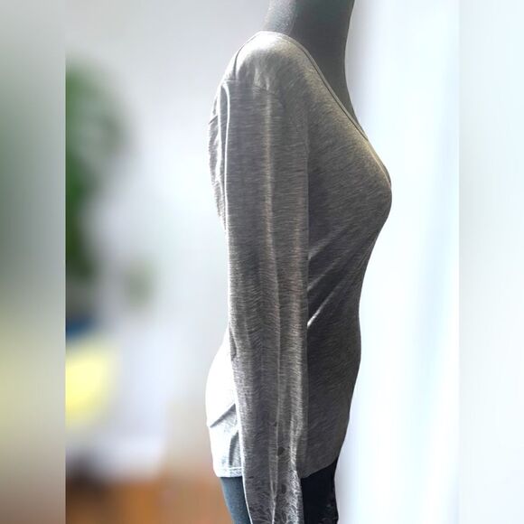 Lucy Tech Gray long sleeve shirt Size XS - Picture 6 of 13